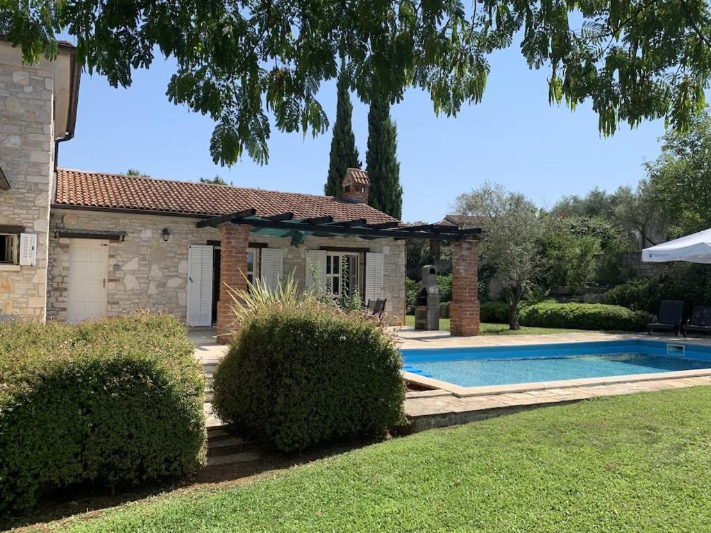 Villa Melissa - Istrisches Steinhaus Mit Pool In Guter Lage Sveti Lovreč Pazenatički 외부 사진